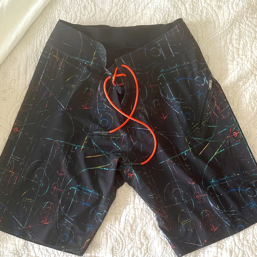 Men’s Lululemon El Current board shorts lined - 32